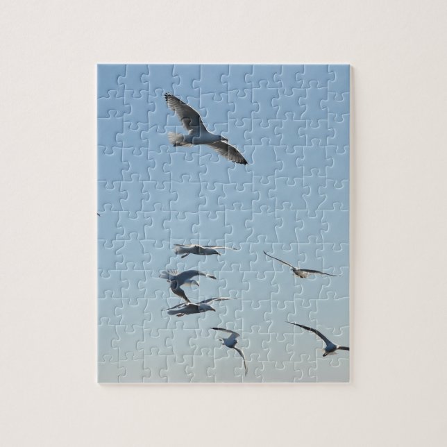 Puzzle Gaviotas Elegantes Volando Sobre las Olas de la Co (Vertical)