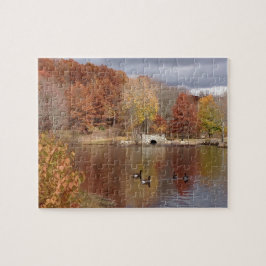 Puzzle Geese en los colores de caída reflejados -