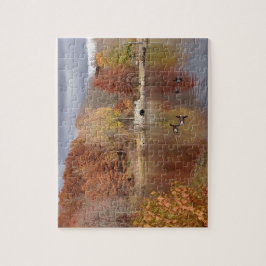 Puzzle Geese en los colores de caída reflejados -