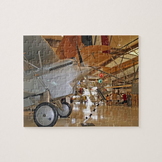 Puzzle Gente visitando el Museo Nacional de Aviación Nava (Horizontal)