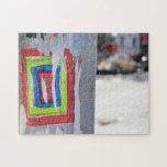 Puzzle Graffiti del Polo de Arte Público de Nueva York<br><div class="desc">El diseño presenta una fotografía original a color de arte público en un poste de teléfono en Nueva York. Fotografía en el Upper West Side de Manhattan. Esta fotografía también está disponible en otros productos. En esta tienda también hay muchas otras fotografías de la ciudad de Nueva York y de...</div>