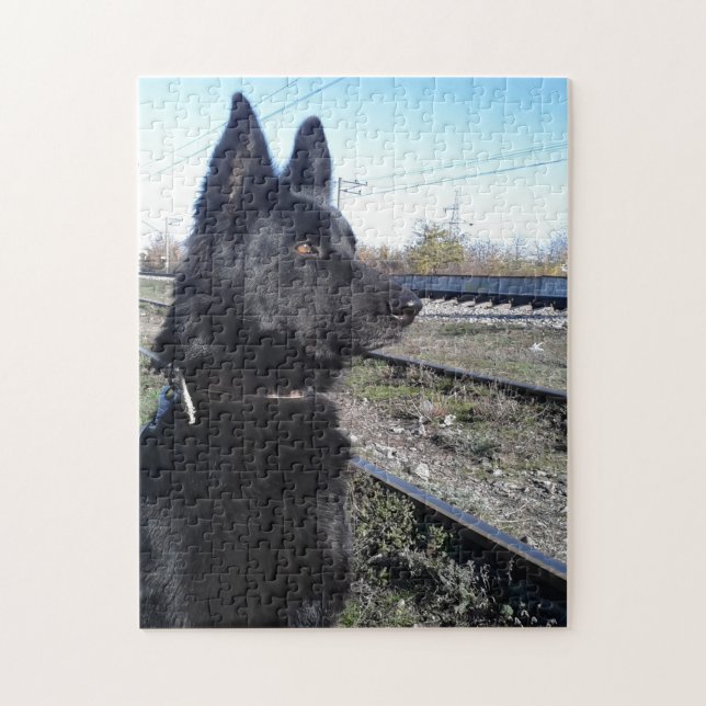 Puzzle GSD negro con las pistas del tren (Vertical)