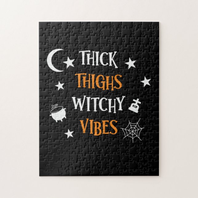 Puzzle Halloween Thick Thighs Witch Vibes Cumpleaños (Vertical)
