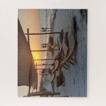 Hamacas al atardecer junto al mar