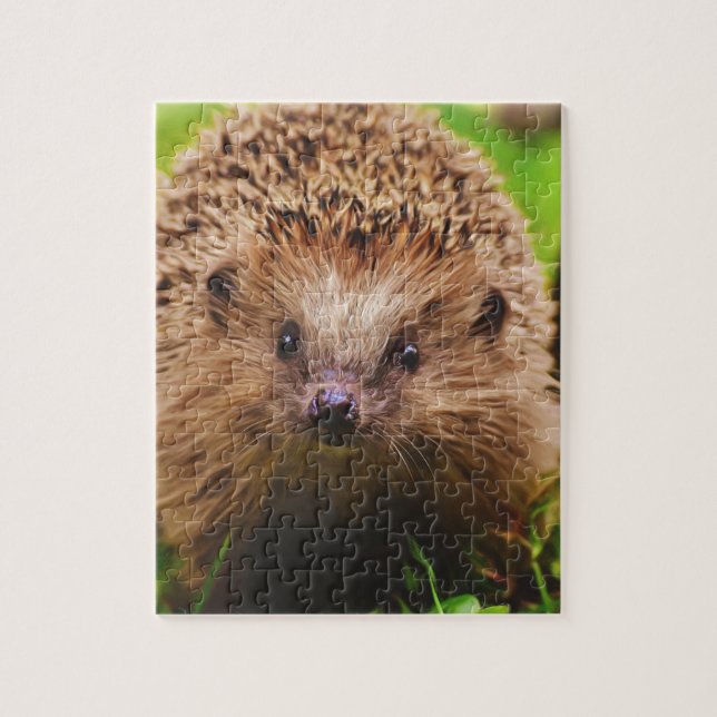 Puzzle Hedgehog explorando curiosamente la naturaleza (Vertical)