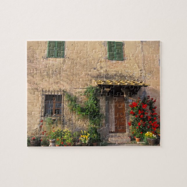 Puzzle Hermosa casa antigua con flores en San Gimignano (Horizontal)