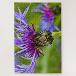 Puzzle Hermosa flor morada con abeja de miel
