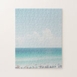 Puzzle Hermosa fotografía de playa Guay Blue Ocean Skies<br><div class="desc">Una divertida foto que representa un día en la playa con cielos azules brillantes y agua turquesa clara.</div>
