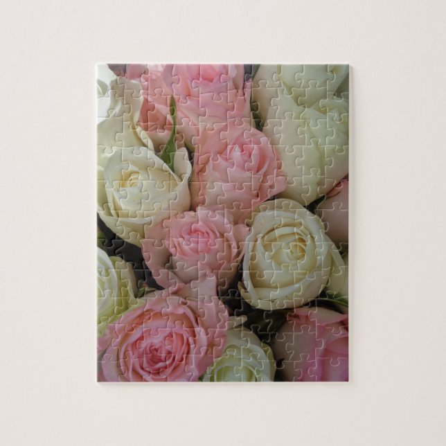 Puzzle Hermoso Bouquet de flores de rosas blancas rosas (Vertical)