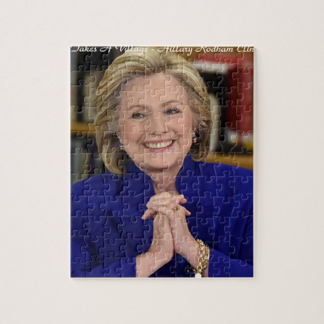 Puzzle Hillary Clinton Se Toma Un Regalo De Aldea (Vertical)