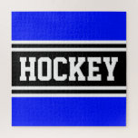 Puzzle HOCKEY Rayas de Carreras blanca azul brillante<br><div class="desc">Este divertido diseño atlético presenta texto en negrita de HOCKEY dentro de bandas de carreras en blanco y negro contra un brillante fondo azul real. Los colores y el texto de este diseño se pueden personalizar.</div>