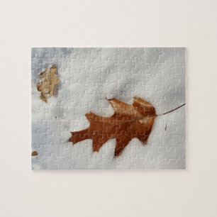 Puzzle hoja de roble en la nieve