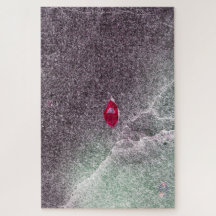 Hoja roja con arena espinosa