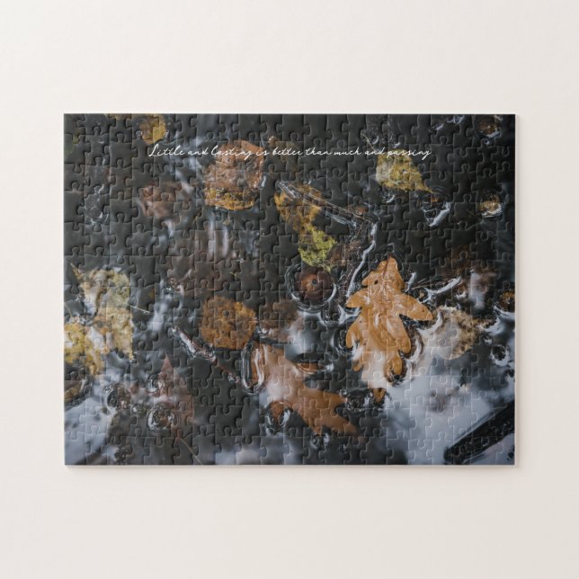 Puzzle Hojas y bellotas de otoño en aguas misteriosas (Horizontal)