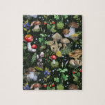 Puzzle Hongos de Woodland Plantas verdes Berries forestal<br><div class="desc">Un diseño de bosque acuático de naturaleza verde serena con hongos coloridos,  bayas y plantas forestales.</div>