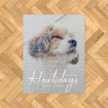 Puzzle Howlidays más feliz | Navidades de fotos de perros<br><div class="desc">Sencilla y elegante foto personalizado El rompecabezas más feliz de Howlidays jigsaw con la moderna tipografía manuscrita minimalista en blanco y un simple gradiente sobre una foto completa. La foto de su querido mascota y el texto pueden fácilmente ser personalizados para un diseño tan único como su peluquín especial! La...</div>