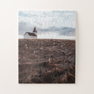 Puzzle Iglesia abandonada en un campo con valla