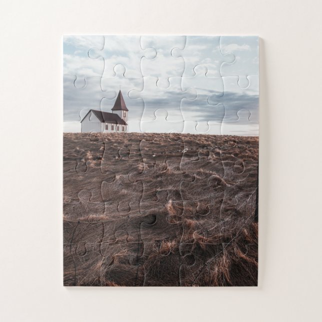 Puzzle Iglesia abandonada en un campo con valla (Vertical)