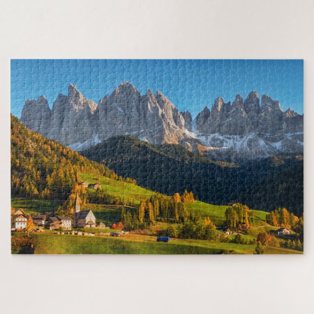 Puzzle Iglesia y pueblo con paisaje montañoso (Horizontal)
