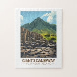 Puzzle Ilustracion de Irlanda del Norte por el paso eleva<br><div class="desc">Carretera gigante en un estilo de arte vector. El paso elevado del gigante se compone de más de 40.000 columnas basálticas entrelazadas formadas por lava que se enfriaron y contrajeron,  creando patrones de estrés y grietas regulares.</div>