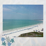 Puzzle Isla Marco Florida Playa de arena blanca y océano<br><div class="desc">Este hermoso rompecabezas de rompecabezas cuenta con una imagen fotográfica de una impresionante playa de Marco Island vista desde el lujoso Crystal Shores Resort. Esta gema brillante se encuentra en el extremo suroeste de la costa del Golfo de Florida. La isla Marco es la isla más grande de Florida, conocida...</div>