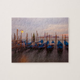 Puzzle Italia, Venecia. Gondolas ancladas al anochecer.