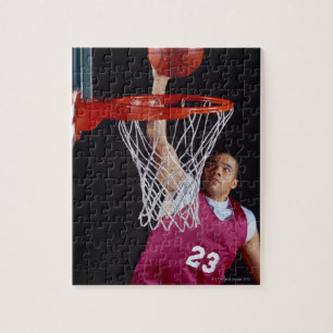 Puzzle Joven haciendo una cesta