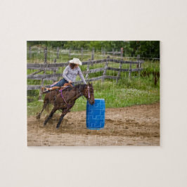 Puzzle Jovencita a caballo practicando carreras de barril