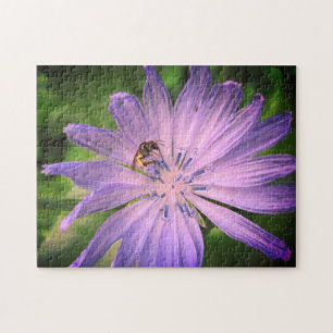 Puzzle La abeja poliniza una flor morada