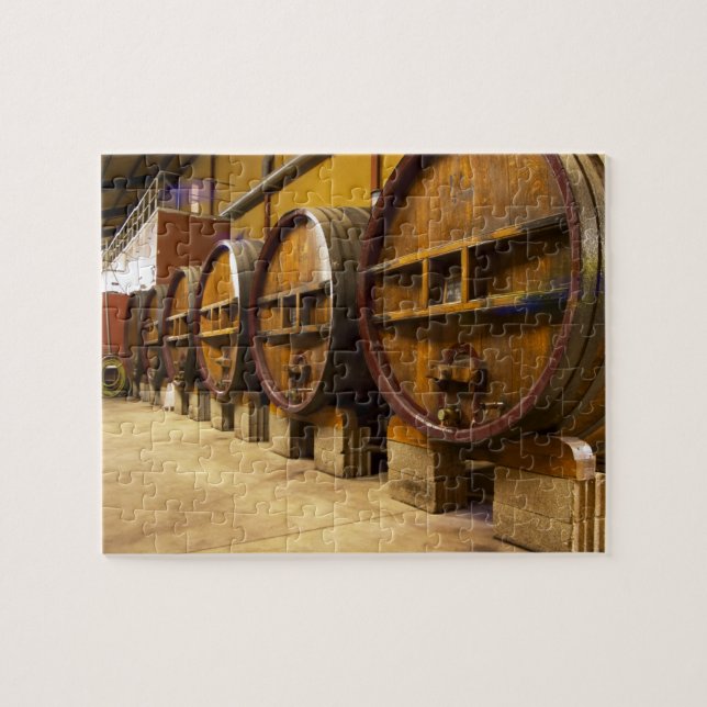 Puzzle La bodega de la bodega con grandes y viejas barric (Horizontal)