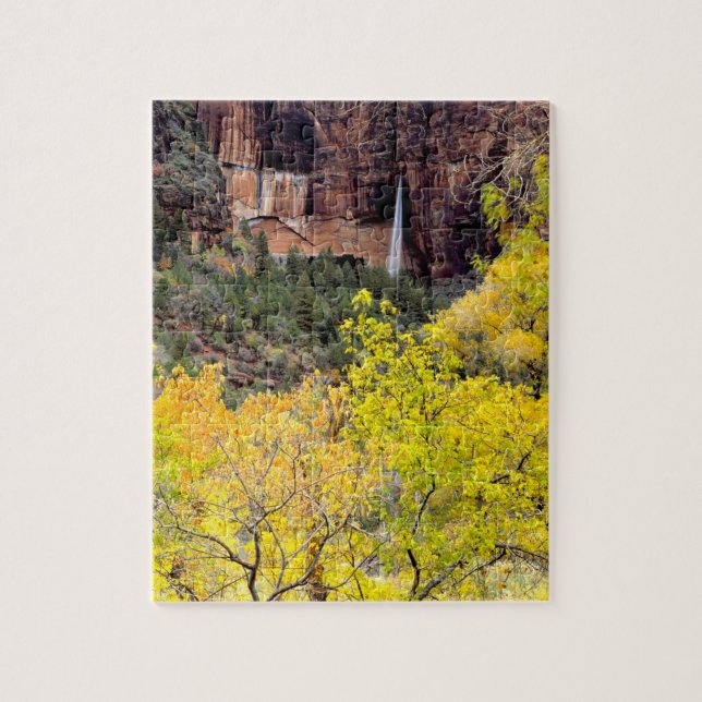 Puzzle La cascada efímera sale de la ranura del acantilad (Vertical)