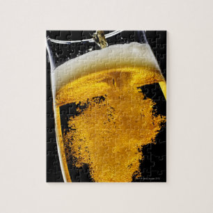Puzzle La cerveza se vierte en vidrio