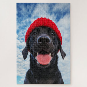 Puzzle Labrador feliz en una Beanie Roja bajo un cielo az