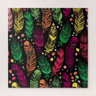 Puzzle Las plumas étnicas sin foco, un patrón vibrante.