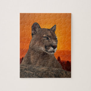 Puzzle León de montaña en la puesta del sol