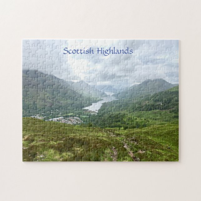 Puzzle Loch de Escocia Highlands y valle de montaña verde (Horizontal)