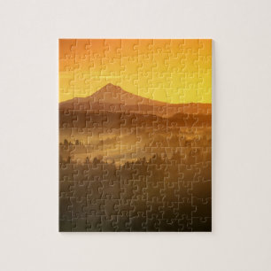 Puzzle Los colores naranjas del amanecer colorean la nieb