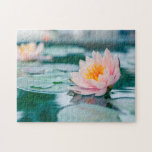 Puzzle Lotus Flower Pond<br><div class="desc">Encantador rompecabezas de hermosas flores rosadas de loto en un estanque tranquilo. Elija entre los diferentes tamaños disponibles.</div>
