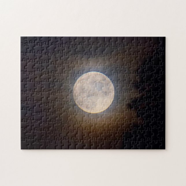 Puzzle Luna completa atravesando las nubes - 11x14 (Horizontal)