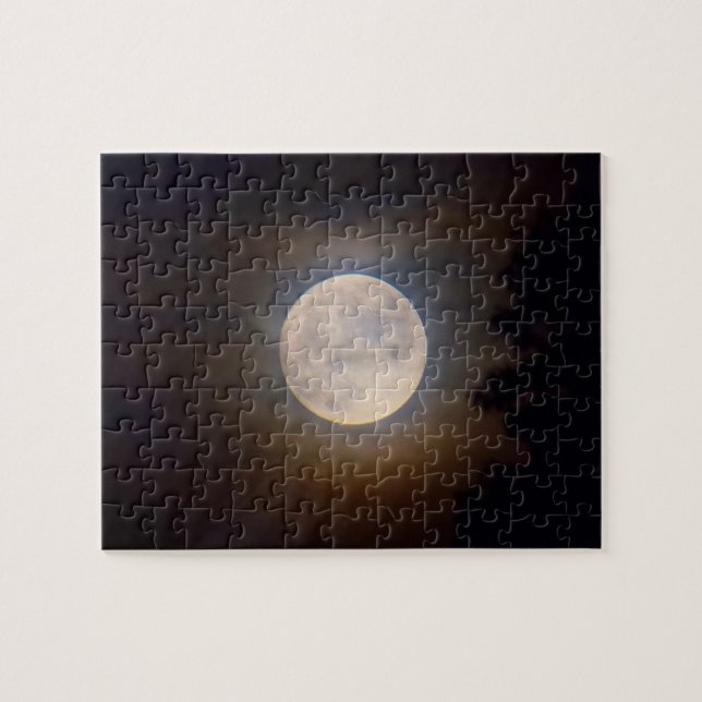 Puzzle Luna completa atravesando las nubes - 8x10 (Horizontal)