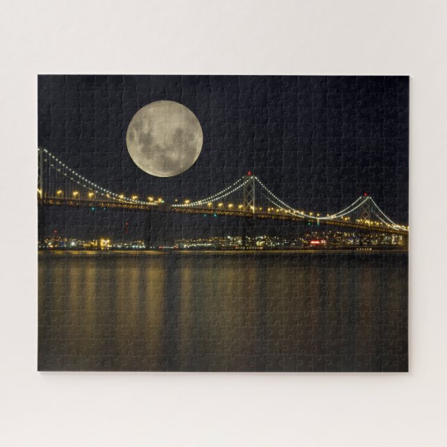 Puzzle Luna llena sobre el puente de la bahía (Horizontal)
