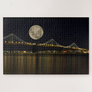 Puzzle Luna llena sobre el puente de la bahía