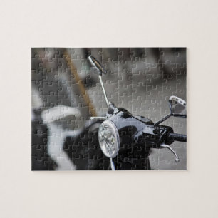 Puzzle Madrid, Vespa scooter negra
