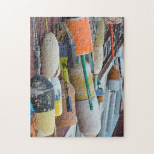 Puzzle Maine, Bar Harbor. Coloridas boyas de trampas de l