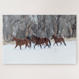 Puzzle Manada de caballos corriendo en la nieve inviernos