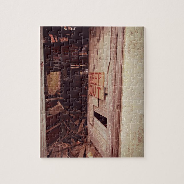 Puzzle Mantener fuera, Puerta De Edificio Abandonada (Vertical)