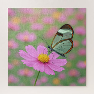 Puzzle Mariposa de Ala de Vidrio en una Flor de Cosmos