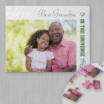 Puzzle Mejor Abuelo en el Universo - Foto Personalizado<br><div class="desc">Personaliza este simple y moderno rompecabezas para tu abuelo (abuelo, papá, etc). La plantilla está preparada para que usted añada su propia foto y edite el texto de ejemplo si lo desea. El texto de ejemplo actualmente dice "Mejor abuelo en el universo". El diseño está decorado con una paleta de...</div>