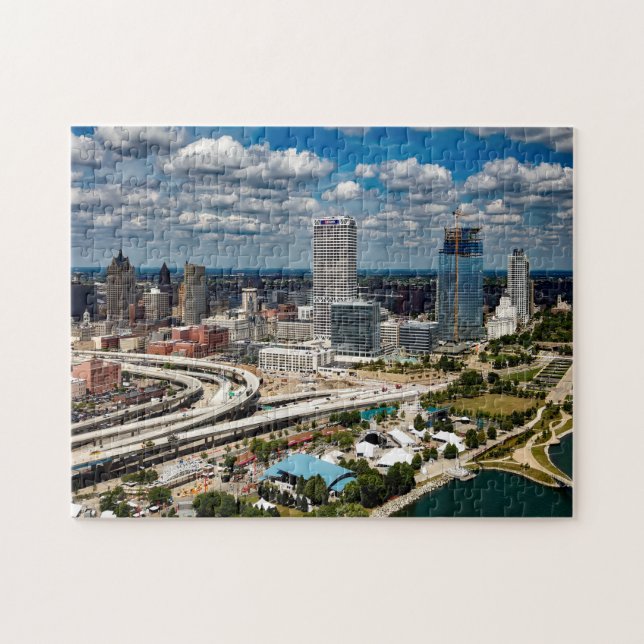 Puzzle Milwaukee Wisconsin. (Horizontal)