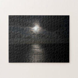 Puzzle Misterioso sol blanco en el cielo negro